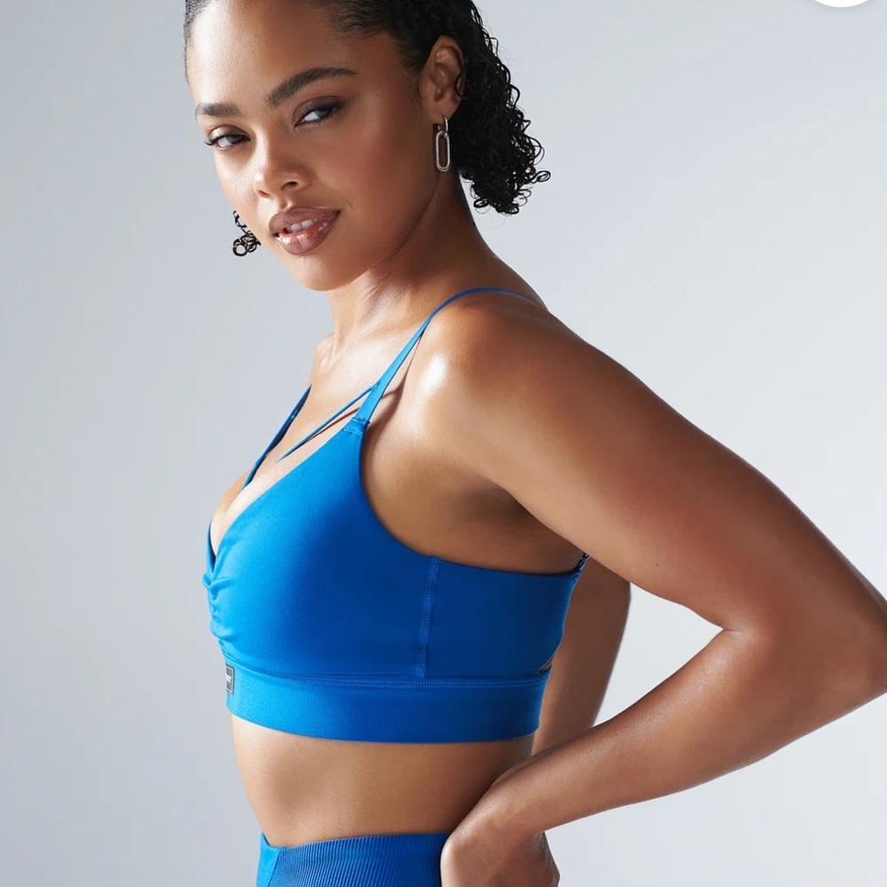 Savage X Fenty Basically Blue Curve Alert Medium-Impact Sports Bra - Picture 3 of 9